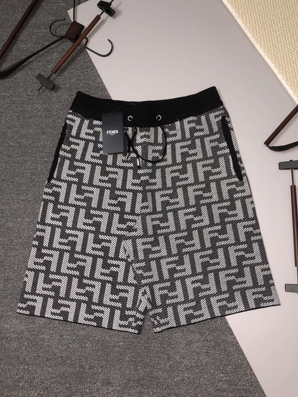 ブランドハーフパンツ正面デザイン